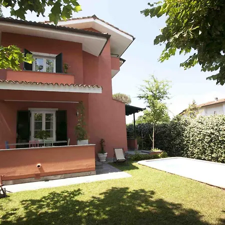 Villa Charming Beachfront With Pool