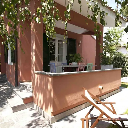 Charming Beachfront With Pool * Seravezza