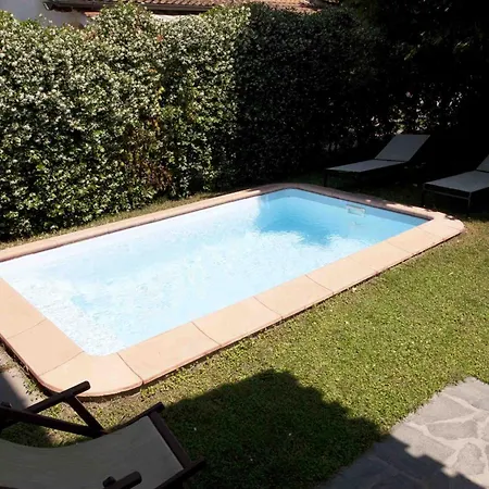 Βίλα Charming Beachfront With Pool